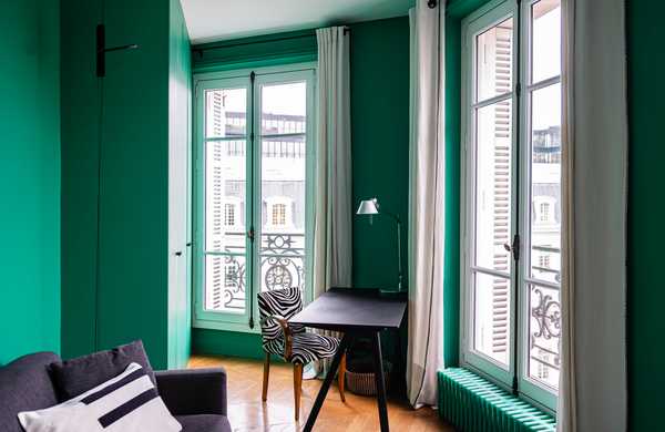 Renovating an apartment with colour blocks